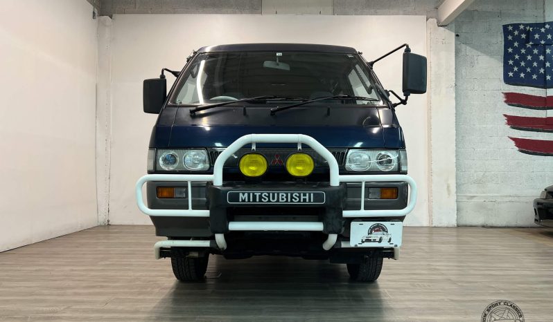 1995 Mitsubishi Delica Starwagon full