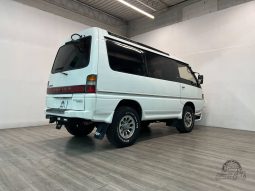 1992 Mitsubishi Delica Exceed Crystal Lite Roof full