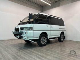 1992 Mitsubishi Delica Exceed Crystal Lite Roof