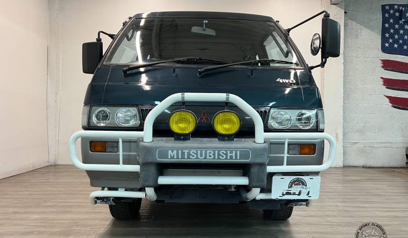 1991 Mitsubishi Delica Starwagon full
