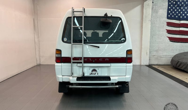 1996 Mitsubishi Delica Active World full