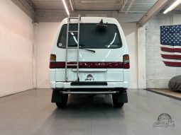 1996 Mitsubishi Delica Active World full