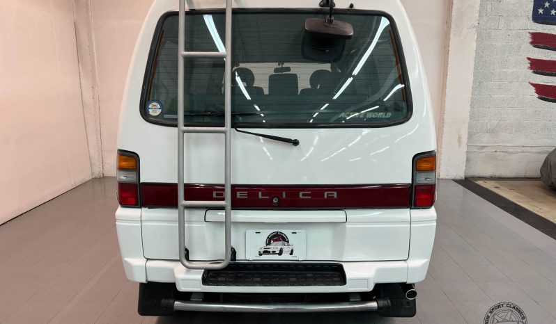 1996 Mitsubishi Delica Active World full