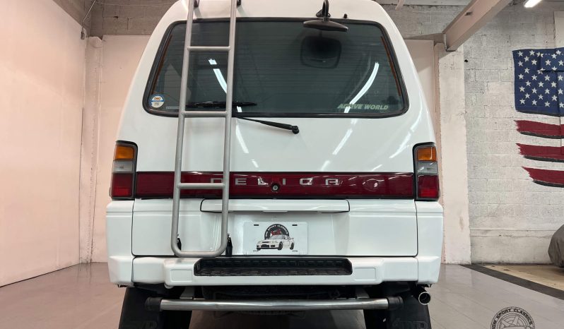 1996 Mitsubishi Delica Active World full