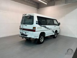 1996 Mitsubishi Delica Active World full