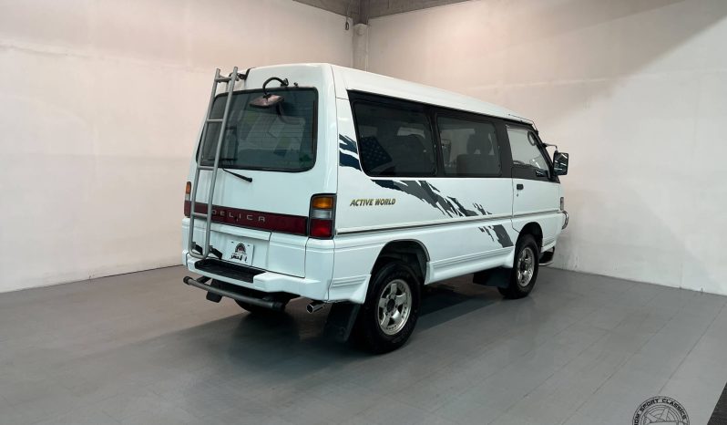 1996 Mitsubishi Delica Active World full