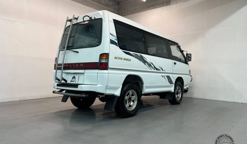 1996 Mitsubishi Delica Active World full