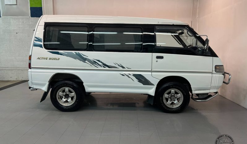 1996 Mitsubishi Delica Active World full