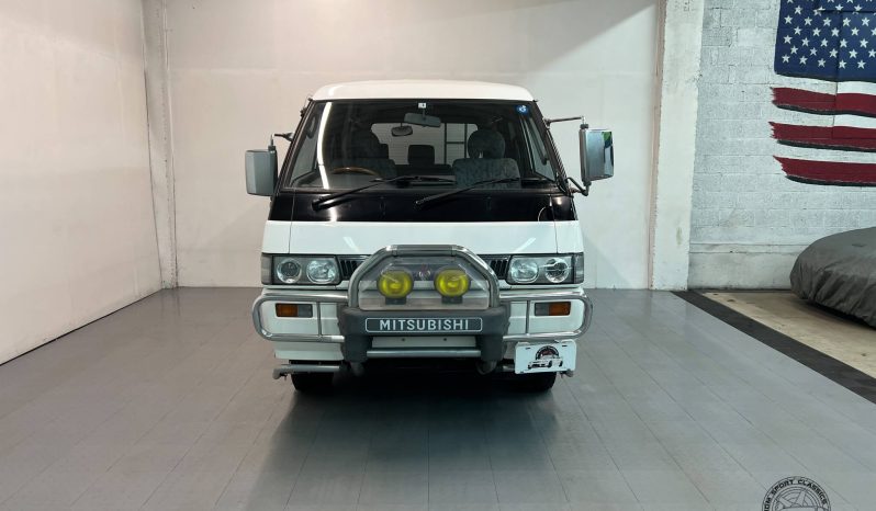 1996 Mitsubishi Delica Active World full