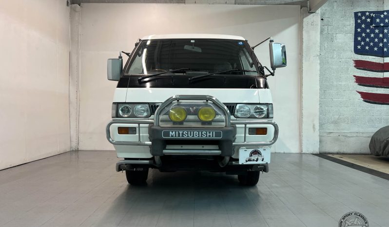 1996 Mitsubishi Delica Active World full