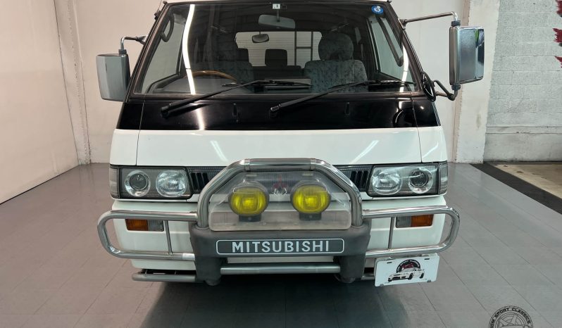 1996 Mitsubishi Delica Active World full