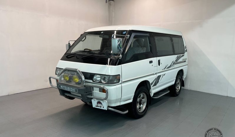 1996 Mitsubishi Delica Active World full