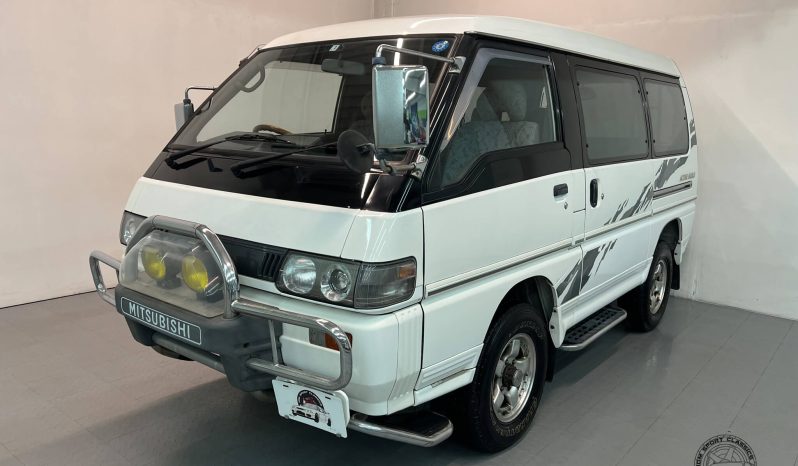 1996 Mitsubishi Delica Active World full