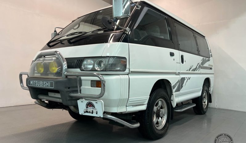 1996 Mitsubishi Delica Active World full