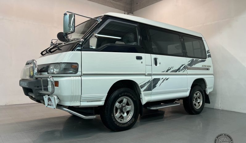 1996 Mitsubishi Delica Active World full