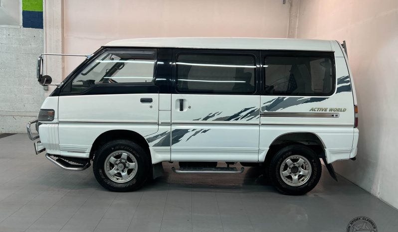 1996 Mitsubishi Delica Active World full