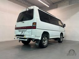 1992 Mitsubishi Delica Exceed Crystal-Lite Roof full