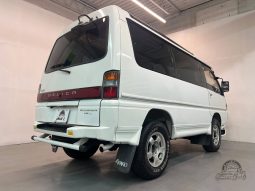 1992 Mitsubishi Delica Exceed Crystal-Lite Roof full