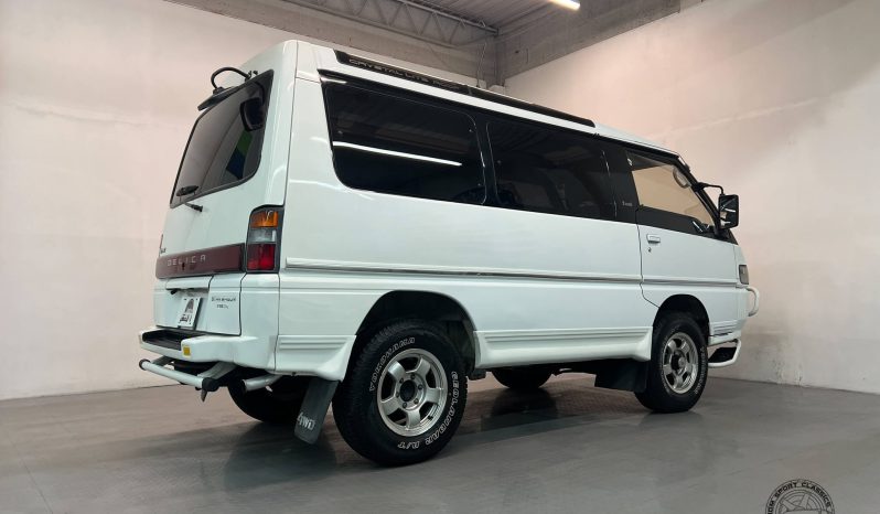 1992 Mitsubishi Delica Exceed Crystal-Lite Roof full