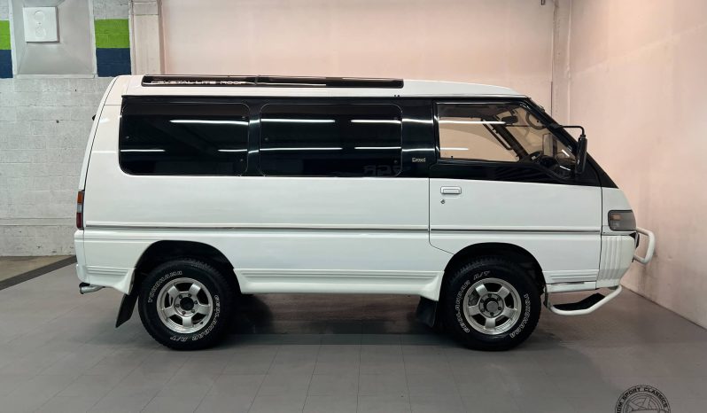 1992 Mitsubishi Delica Exceed Crystal-Lite Roof full