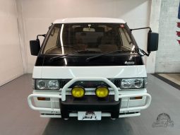 1992 Mitsubishi Delica Exceed Crystal-Lite Roof full