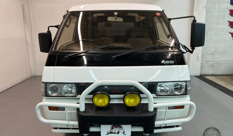 1992 Mitsubishi Delica Exceed Crystal-Lite Roof full