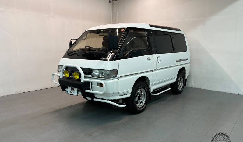 1992 Mitsubishi Delica Exceed Crystal-Lite Roof full