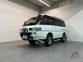 1992 Mitsubishi Delica Exceed Crystal-Lite Roof