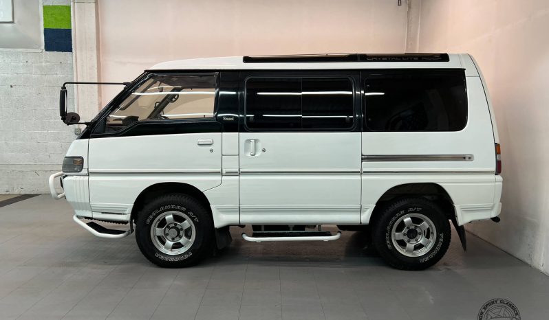 1992 Mitsubishi Delica Exceed Crystal-Lite Roof full