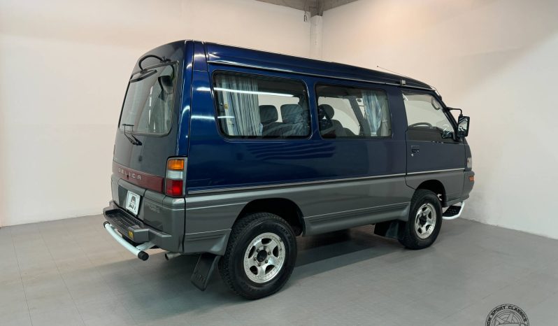 1998 Mitsubishi Delica GLX Starwagon full