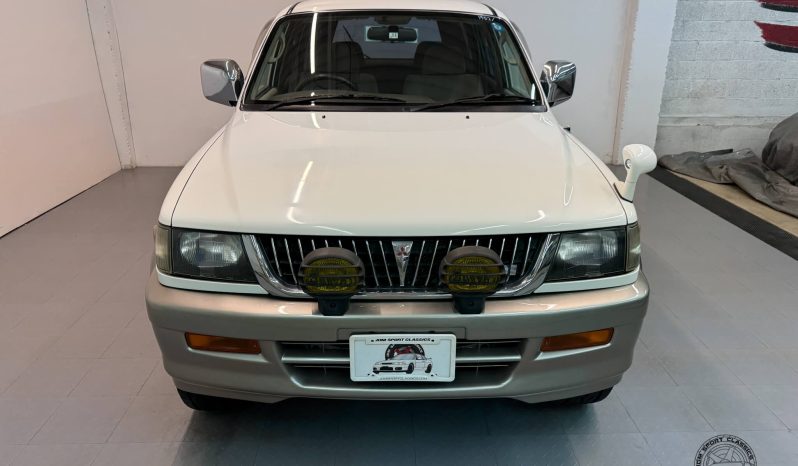 1997 Mitsubishi Challenger X 4WD full