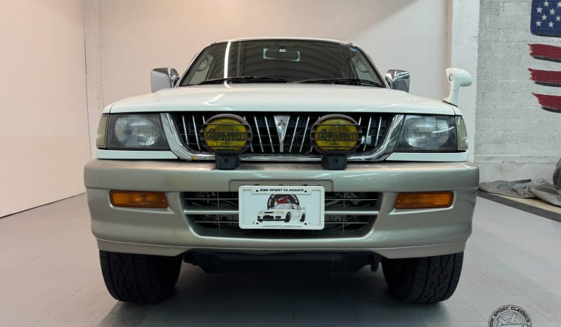 1997 Mitsubishi Challenger X 4WD full