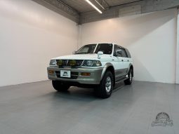 1997 Mitsubishi Challenger X 4WD full