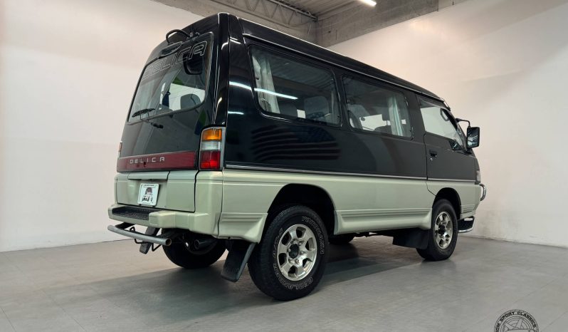 1994 Mitsubishi Delica Starwagon full