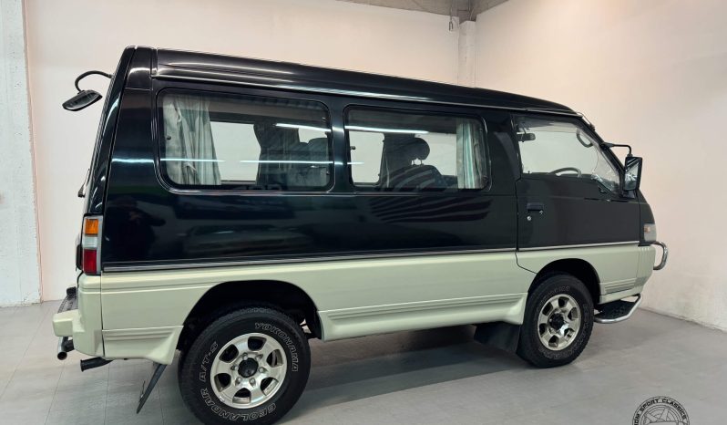 1994 Mitsubishi Delica Starwagon full