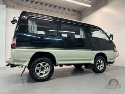 1994 Mitsubishi Delica Starwagon full