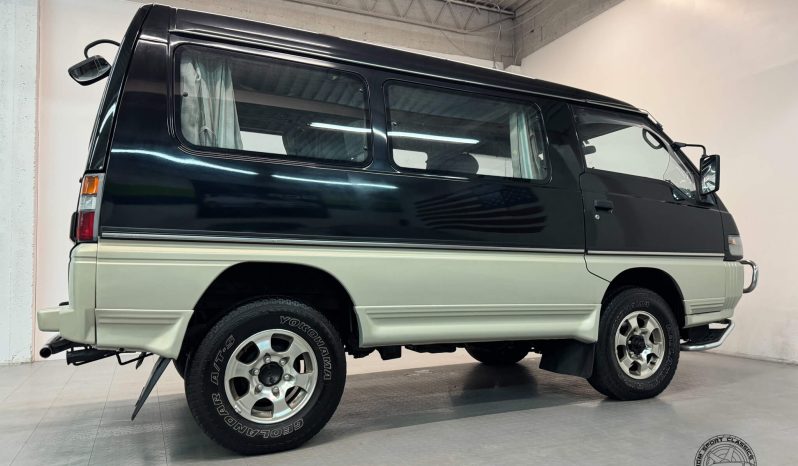 1994 Mitsubishi Delica Starwagon full