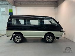 1994 Mitsubishi Delica Starwagon full