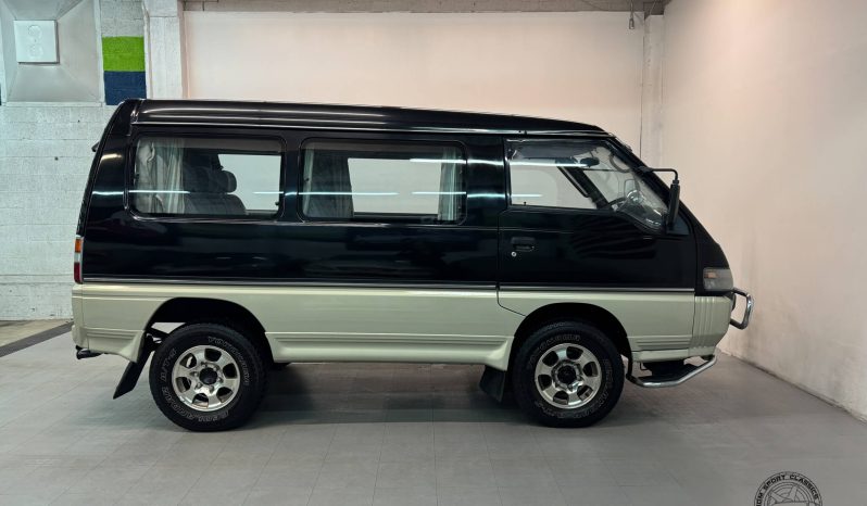 1994 Mitsubishi Delica Starwagon full