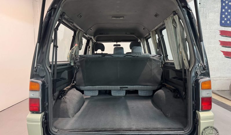1994 Mitsubishi Delica Starwagon full