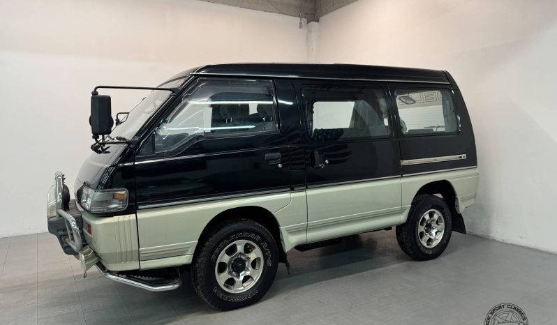 1994 Mitsubishi Delica Starwagon full