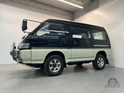 1994 Mitsubishi Delica Starwagon full