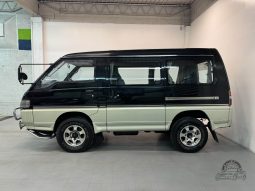 1994 Mitsubishi Delica Starwagon full