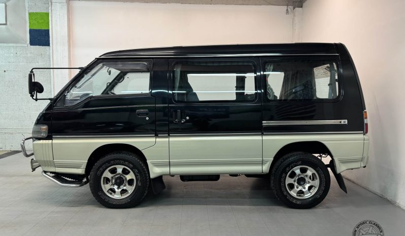 1994 Mitsubishi Delica Starwagon full
