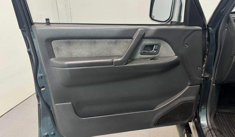 1991 Mitsubishi Pajero XP 5 Speed Manual full