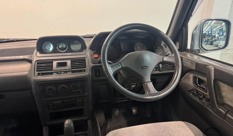 1991 Mitsubishi Pajero XP 5 Speed Manual full