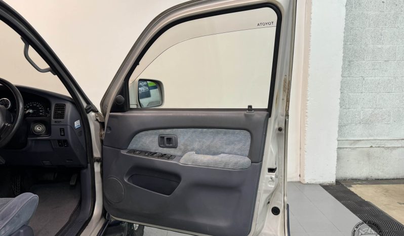 1996 Toyota Hilux Surf SSR-X full