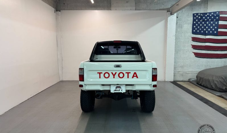 1999 Toyota Hilux Sports Pickup full
