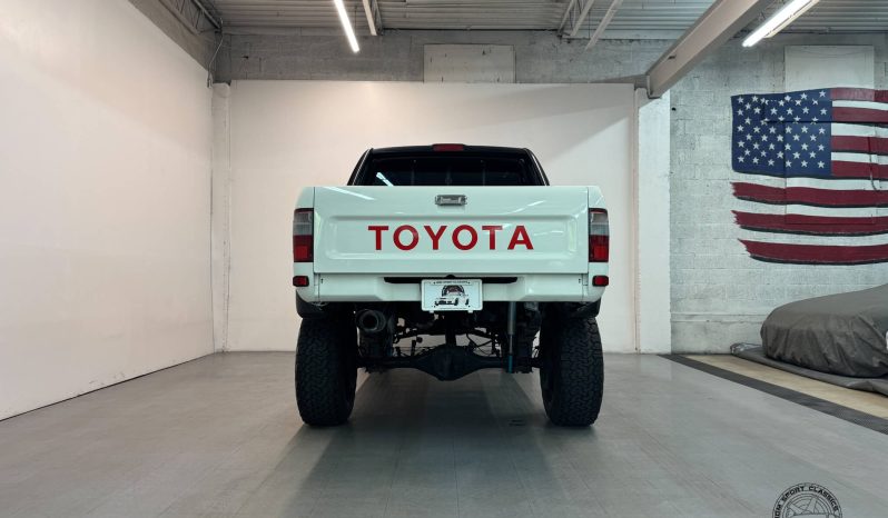 1999 Toyota Hilux Sports Pickup full