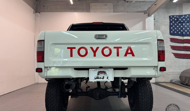 1999 Toyota Hilux Sports Pickup full